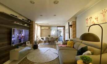 Imagem 5: Casa com 4 dormitórios, 2 suítes e 3 vagas de garagem e piscina, localizada no b