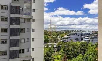 Imagem 2: Apartamento semimobiliado à venda no Champagnat com 82 m², planta reversível e 2 vagas