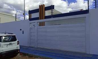 Imagem: Casa em rua, com 3 quartos (1s) - PROMOÇÃO