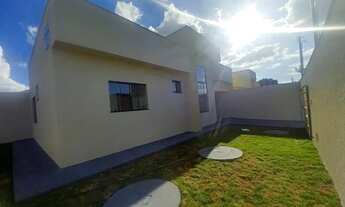 Imagem 4: Casa 2 Quartos de Esquina com 1 suíte, blindex, quintal grande, Preço abaixo do mercado