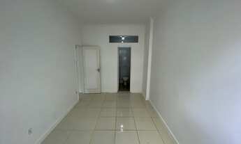 Imagem 5: Apartamento de quarto e sala com piso em porcelanato