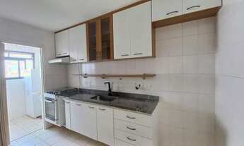 Imagem 6: Apartamento com 65m², armários nos quartos e cozinha. Condomínio fechado com lazer complet