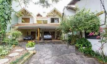 Imagem 3: Casa em Porto Alegre, no bairro Ipanema, com 3 dormitório(s), e 3 banheiros, à v