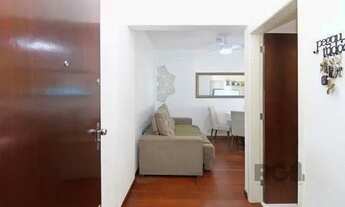 Imagem 2: Apartamento em Porto Alegre, no bairro Cristal, com 2 dormitório(s), e 2 banheir