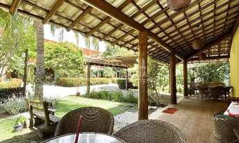 Imagem 2: Casa com Pé-Direito Duplo, com 4 Quartos, sendo 2 Suítes, à Venda no Jardim Aeroporto, Lau