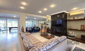 Imagem 2: Casa em condomínio com pátio, piscina, 3 suítes e 2 vagas