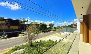 Imagem 4: A casa conta com 434m2 de área construída, mas com um aproveitamento total dos 1.012m2 do