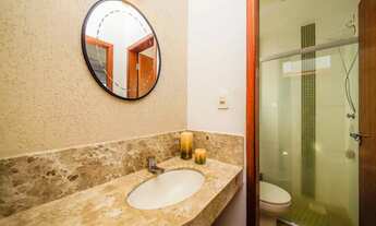 Imagem 7: Bem iluminada e com uma charmosa área gourmet para venda