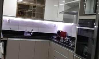 Imagem 2: Vendo apartamento com 3 quartos, sendo 2 suítes e móveis e armários planejados, nos Bancár