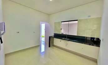 Imagem 7: EXCELENTE CASA COM AMPLO ESPAÇO DE TERRENO E PISCINA