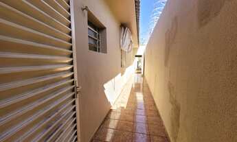 Imagem 2: Casa para aluguel om 3 quartos no Bairro Nossa Senhora Aparecida em Uberlândia - MG