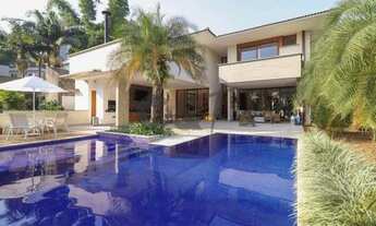 Imagem: Casa de Vila - 6 Dormitórios (4 Suítes)