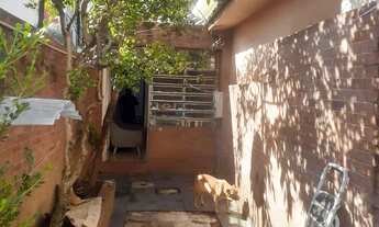 Imagem: Estou vendendo.as casas q valem.o.terreno