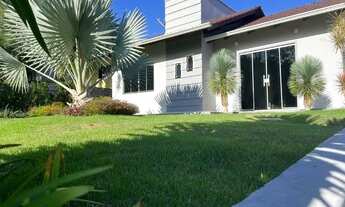 Imagem 2: Casa com piscina e área de festa próxima ao centro