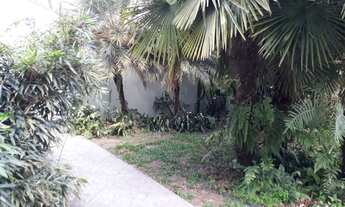 Imagem 3: Casa de condomínio para venda possui 500 metros quadrados com 5 quartos