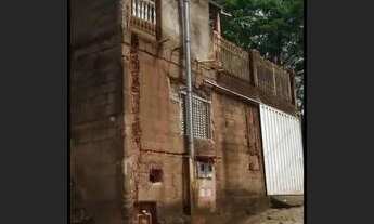 Imagem 3: Casa com garagem e terraço