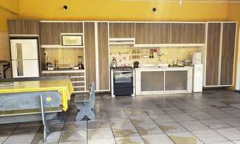 Imagem 2: Casa para fins comercial, semi mibiliada, climatizada, 6 quartos sendo 4 suítes, piscina.