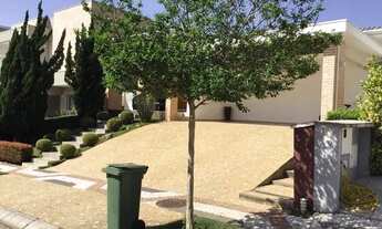 Imagem 2: Casa de condomínio para venda possui 235 metros quadrados com 3 quartos