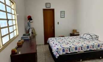 Imagem 6: Casa de condomínio sobrado para venda tem 166 metros quadrados com 4 quartos