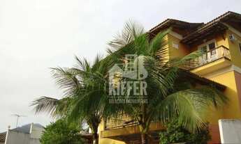 Imagem: Casa Triplex com 439m², Piscina e Área