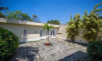 Imagem 6: Casa para venda tem 450 metros quadrados com 4 quartos