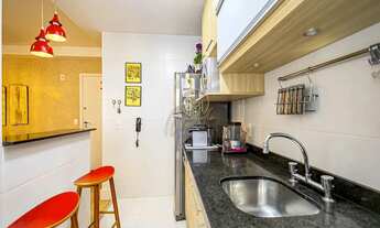 Imagem 5: Apartamento mobiliado à venda no Champagnat com 63 m² e sacada com churrasqueira