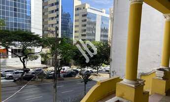 Imagem 3: Lourdes Casarão clássico com 450 m²