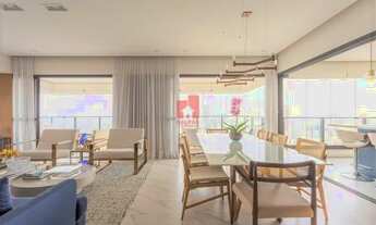 Imagem 3: Belíssimo Apartamento com ampla varanda, possui 217m², 2 quartos, sendo a suíte máster com