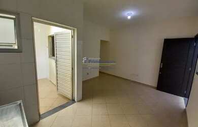 Imagem 5: Aluga-se casa térrea reformada com 40 m² 1 suíte, sala, cozinha americana, 1 vaga de garag