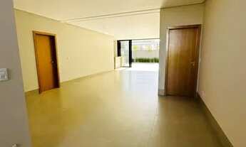 Imagem 7: Casa de condomínio térrea para venda possui 253 metros quadrados com 4 quartos