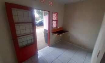 Imagem 2: Casa em vila. Bairro Tijuca, 2 peças com banheiro, livre de água e luz