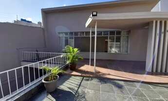 Imagem 2: Casa para aluguel e venda possui 312 metros quadrados com 4 quartos