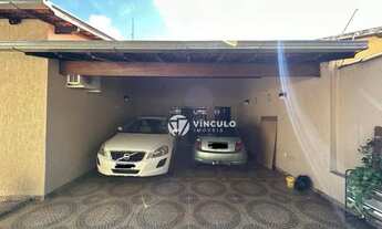 Imagem 2: Casa com 3 dormitórios para alugar, 216 m² por R$ 2.453,07/mês - Lourdes - Uberaba/MG