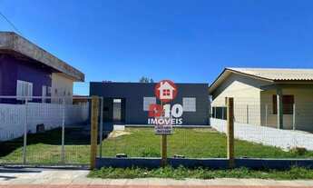 Imagem: Casa com 2 Dormitórios a 150m do Mar em