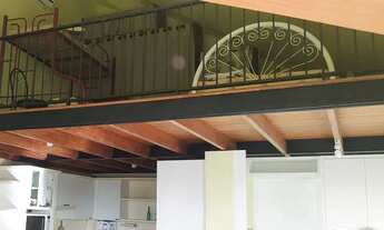 Imagem 7: Apartamento Duplex mobiliado, de frente com sacada e vista para o mar. Na avenida principa