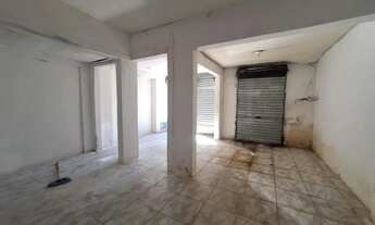 Imagem 6: Loja na Av. Dom Manuel. Entre Heráclito Graça e Barbára de Alencar. Lado da Sombra