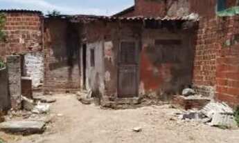 Imagem 2: Vendo um terreno com um ponto de comercio mede 15 por 32 com uma casa com dois vao e um