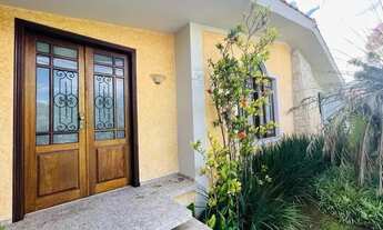 Imagem 3: Imóvel localizado em condomínio tranquilo de casas tradicionais, térreas e isoladas. Próxi