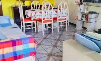 Imagem 4: Imagina um quintal grande, plano e gramado! Casa toda térrea, com cara de interior, à vend