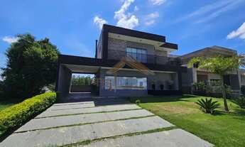 Imagem 3: Sobrados à venda no Ninho Verde 1, contendo 5 dormitórios, área de lazer com piscina