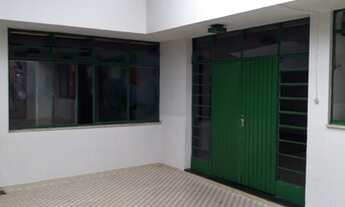 Imagem 7: Casa comercial com ampla área externa