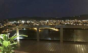Imagem 2: Casa de alto padrão com vista panorâmica para a Praia de Garopaba-SC
