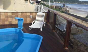 Imagem 7: Casa para aluguel possui 200 metros quadrados com 5 quartos em Praia de Bombas - Bombinhas