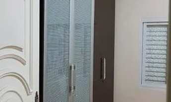 Imagem 2: Casa em rua tranquila, com 3 quartos e 4 vagas de garagem