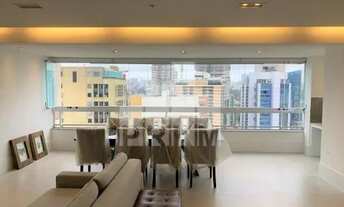 Imagem 2: ITAIM BIBI - Apartamento reformado e charmoso em rua sem saída. Três suítes, três vagas, 1