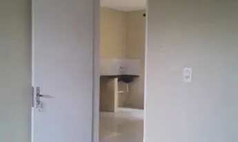 Imagem 5: Casa simples, dois quartos, banheiro, garagem