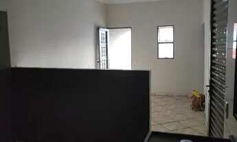 Imagem 5: Oportunidade de Investimento - Esquina com Salão Comercial e 3 Casas Germinadas