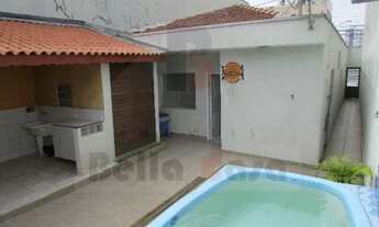 Imagem: Casa térrea com piscina e churrasqueira