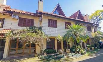 Imagem 1: Casa de 3 dormitórios, suíte e 2 vagas de garagem no bairro Espirito Santo em Porto Alegre