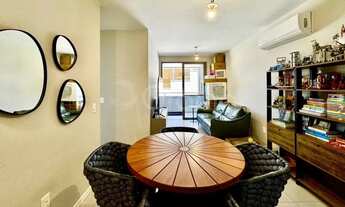 Imagem 2: Apartamento para Venda em Florianópolis, Cacupé, 2 dormitórios, 1 suíte, 2 banheiros, 1 va